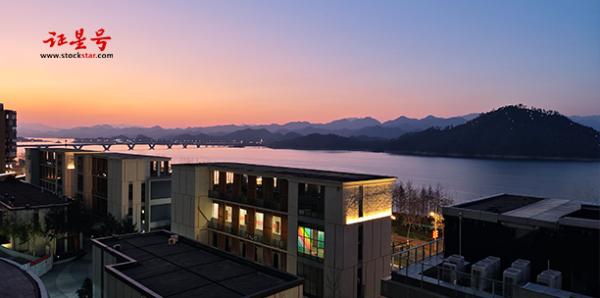 新巧牛 教育板块10月17日跌2.68%，创业黑马领跌，主力资金净流出2.84亿元